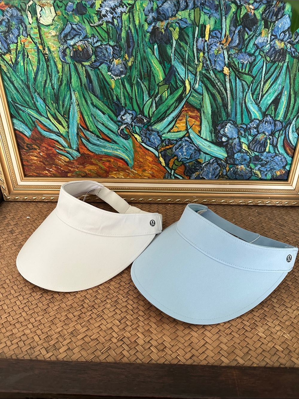 Lululemon Adjustable sun Visor Pack — White and Light Blue